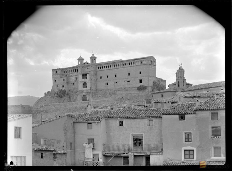 Castillo palacio del Papa Luna. Vistas del pueblo. Casas